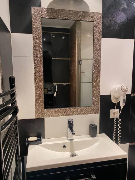 Lovely 1-Bedroom Apartament With Free Parking Σόφια Εξωτερικό φωτογραφία